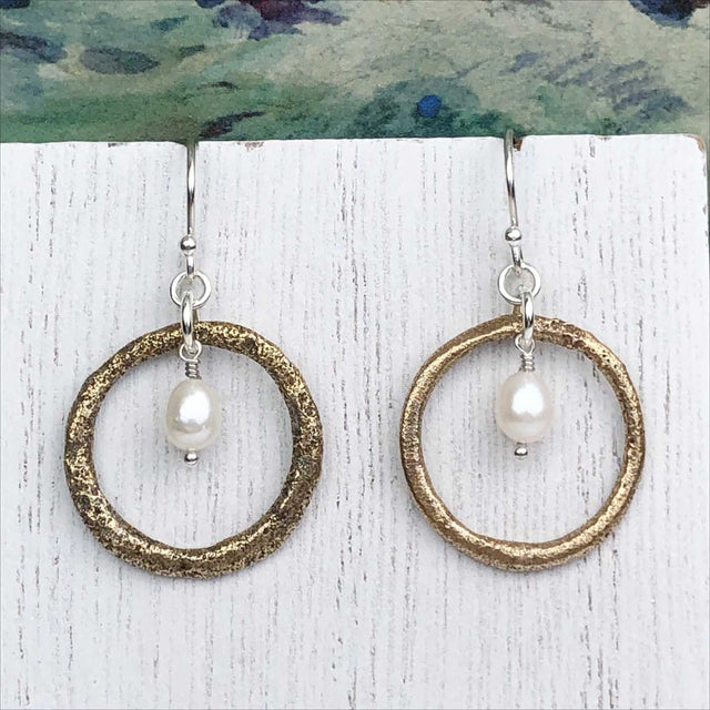 Variegated Bright Golden Bronze Celtic Ring Money Earrings with Genuine Pearl