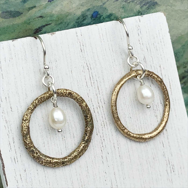 Variegated Bright Golden Bronze Celtic Ring Money Earrings with Genuine Pearl