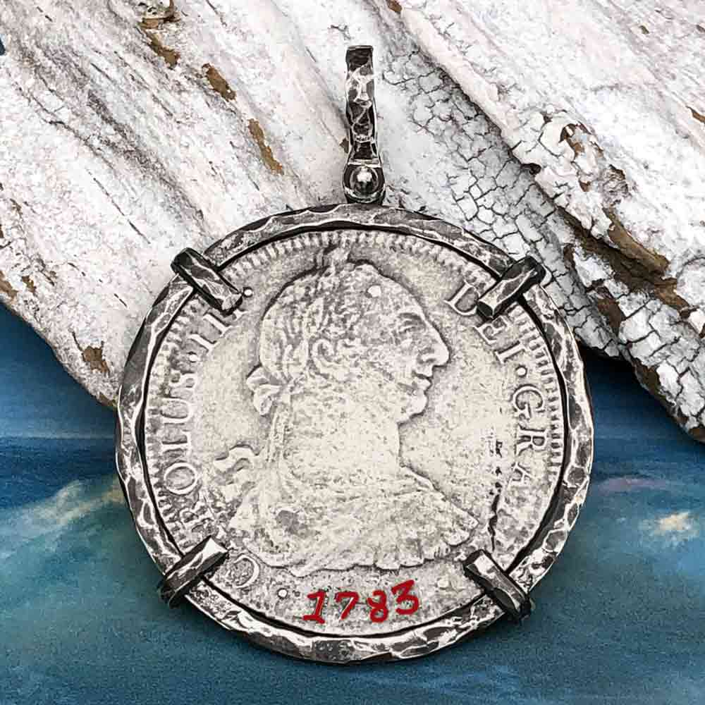 Articulating Maritime Shackle Bail Interior Diameter: Will accommodate chain or leather necklace up to 6.2 mm