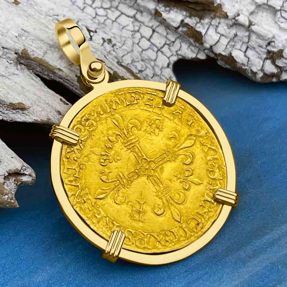 Medieval France Royal 22K Gold Ecu d&#39;or au Soleil Cross Coin Francis I circa 1519 in an 18K Gold Pendant